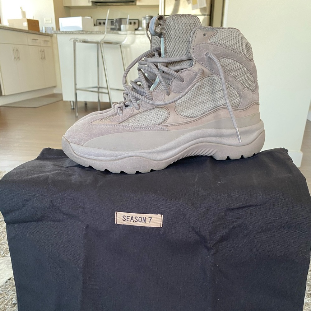 Yeezy Season 7 - Cinder (The best color way!!!)